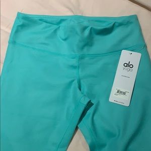 Alo Yoga Airbrush Capri